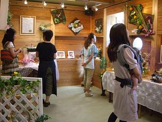 花澤ひふ美(花鈴工房)×桑野朱美(pétale)プリザーブドフラワー作品展