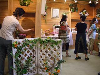 花澤ひふ美(花鈴工房)×桑野朱美(pétale)プリザーブドフラワー作品展